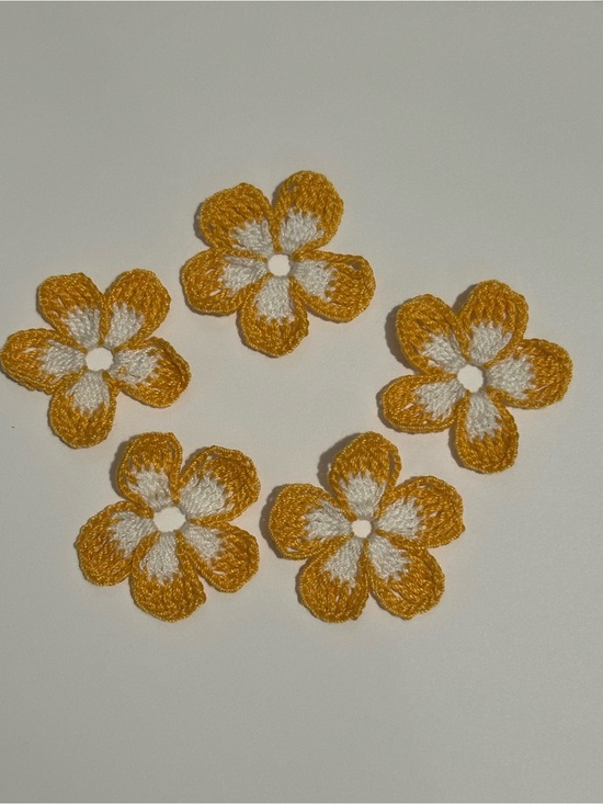 Jewelry - Handmade Yellow & White Flower Appliqué Embellishments crochet 5 pcs set
